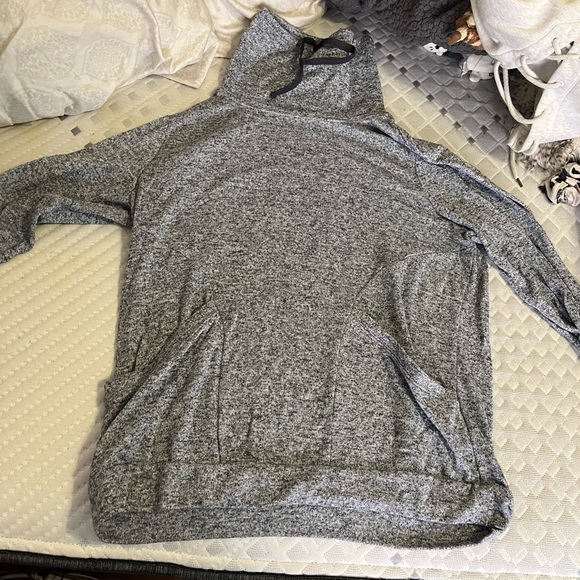 Old Navy Winter Athletic Pullover - Picture 3 of 6